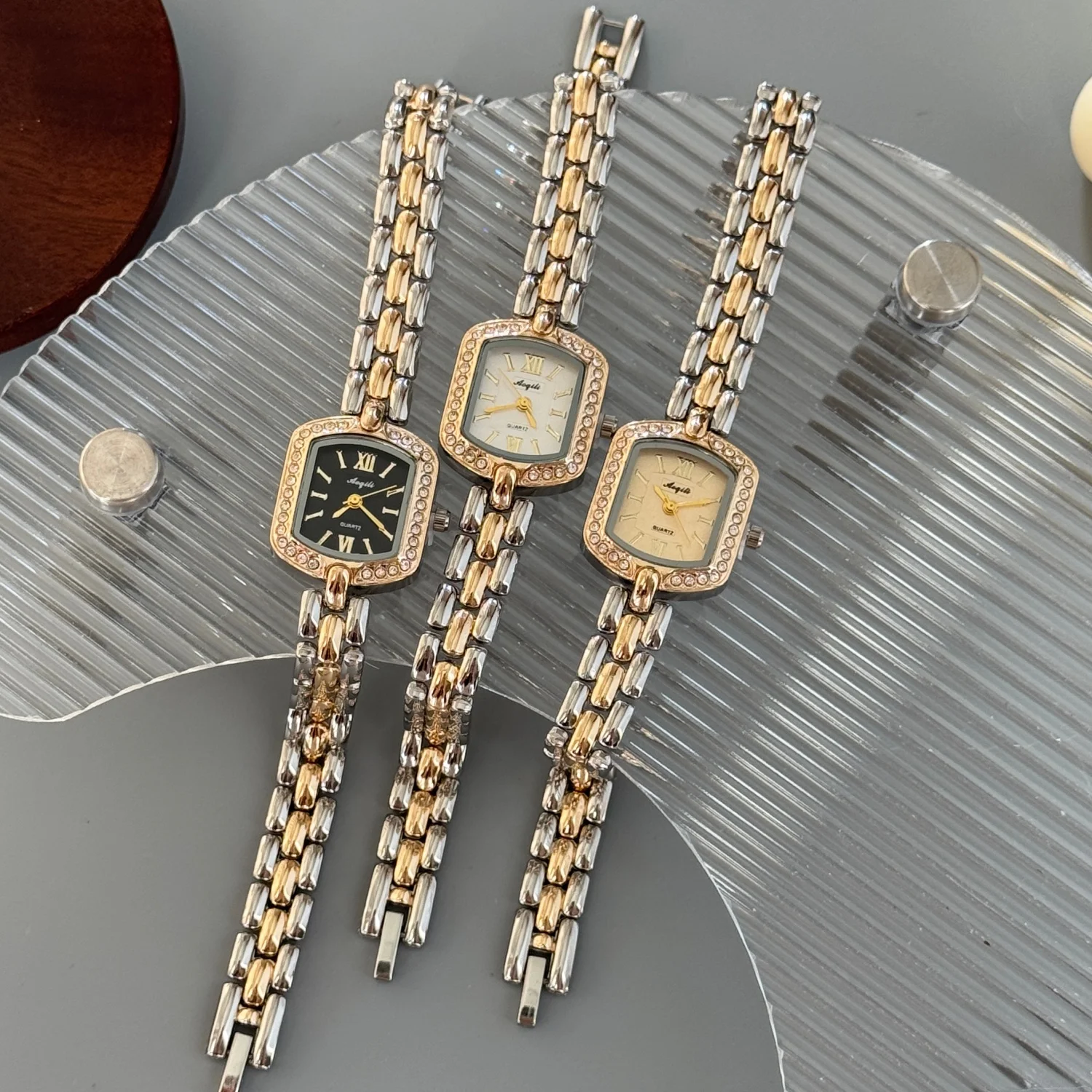Original Simple Women Square Watch Ladies Quartz Wristwatch Fashion Bracelet Clock Mix Gold Ladies Watches Relojes Para Mujer
Original Simple Women Square Watch Ladies Quartz Wristwatch Fashion Bracelet Clock Mix Gold Ladies Watches Relojes Para Mujer
