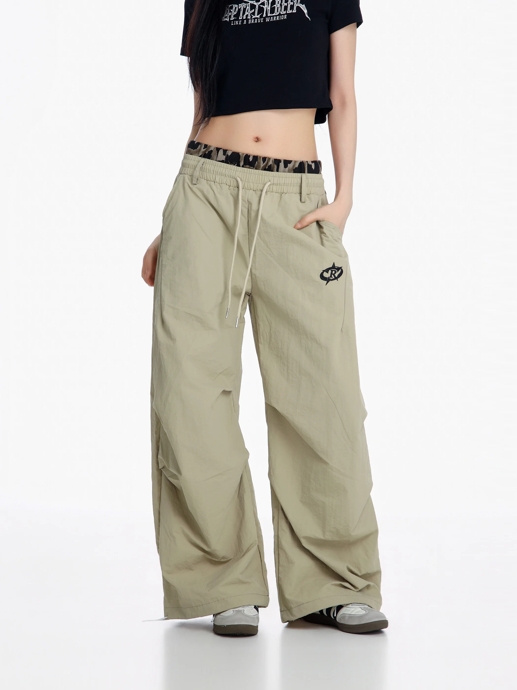 Vintage American Camouflage Patchwork Wide Leg Casual Pants Women Loose Trousers Summer Double Waist Head Pleated Long Trousers
Vintage American Camouflage Patchwork Wide Leg Casual Pants Women Loose Trousers Summer Double Waist Head Pleated Long Trousers