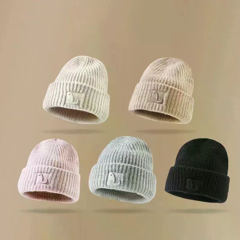 Однотонные тюбетейки с буквой L для женщин, зимние теплые наушники, шапка для девочек, лыжная шапка для верховой езды, грубая вязаная шапка
Однотонные тюбетейки с буквой L для женщин, зимние теплые наушники, шапка для девочек, лыжная шапка для верховой езды, грубая вязаная шапка