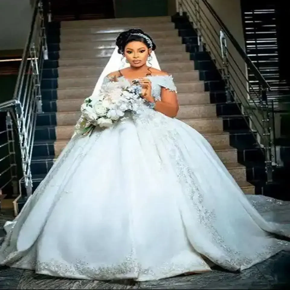 Customzied Sexy Plus Size Beaded Lace Appliques Ball Gown Wedding Dresses Sweetheart Tulle Bride Gowns Vestido De Noiva
Customzied Sexy Plus Size Beaded Lace Appliques Ball Gown Wedding Dresses Sweetheart Tulle Bride Gowns Vestido De Noiva