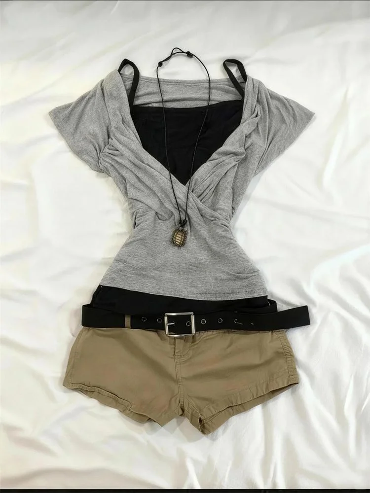 Vintage Style Three-Piece Set High Waist Shorts V-Neck Top Inner Wear Grey Hot Girl Retro Fashion Summer Outfit for Women
Vintage Style Three-Piece Set High Waist Shorts V-Neck Top Inner Wear Grey Hot Girl Retro Fashion Summer Outfit for Women