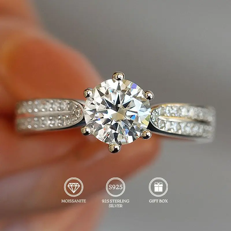 1 Pc of 0.5/1/2 Carat Moissanite Ring, 925 Silver, Modern Design Shines Brightly, Charming and Captivating.
1 Pc of 0.5/1/2 Carat Moissanite Ring, 925 Silver, Modern Design Shines Brightly, Charming and Captivating.