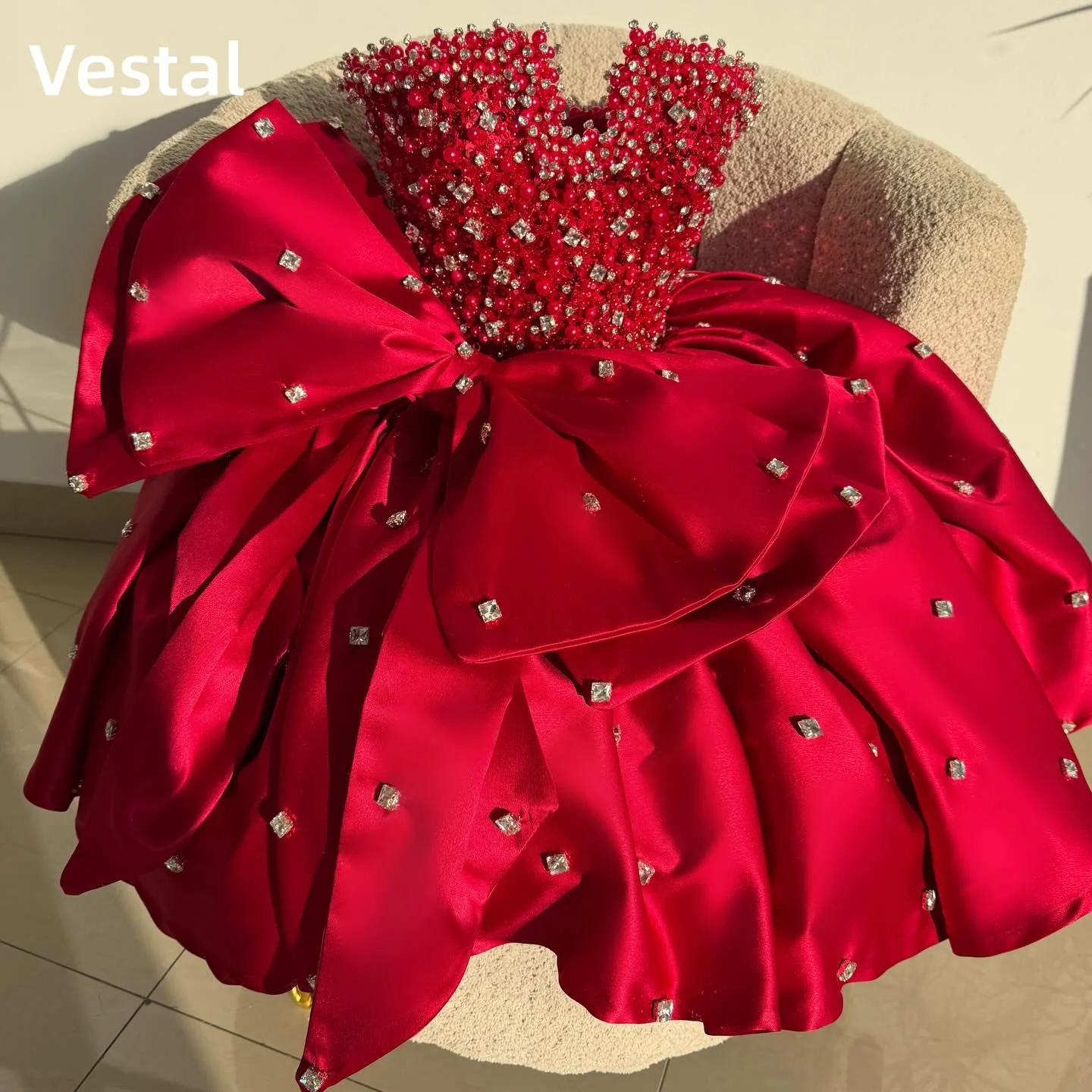 Vestal Sparkly Red Satin Homecoming Dress Short Prom Dress Ball Gown with Bow Beaded Quinceanera Dress Birthday Customized
Vestal Sparkly Red Satin Homecoming Dress Short Prom Dress Ball Gown with Bow Beaded Quinceanera Dress Birthday Customized