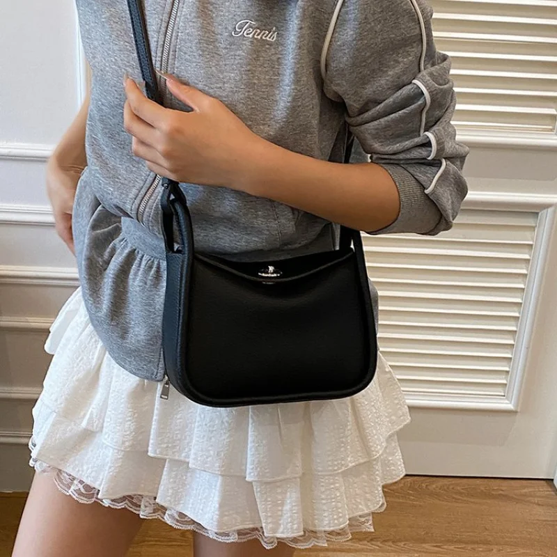 High-End Women's Tote Bag Made Of Premium Leather Featuring Trendy Paris Vintage Lightweight Daily Modern Style
High-End Women's Tote Bag Made Of Premium Leather Featuring Trendy Paris Vintage Lightweight Daily Modern Style