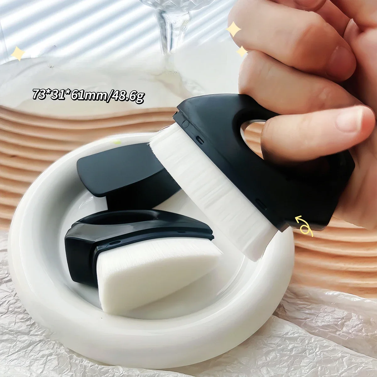 Профессиональная кисть для дизайна ногтей, треугольная с крышкой, пряжка для пальцев, кисть для чистки пыли, кисть для макияжа, маникюрные инструменты 
Профессиональная кисть для дизайна ногтей, треугольная с крышкой, пряжка для пальцев, кисть для чистки пыли, кисть для макияжа, маникюрные инструменты