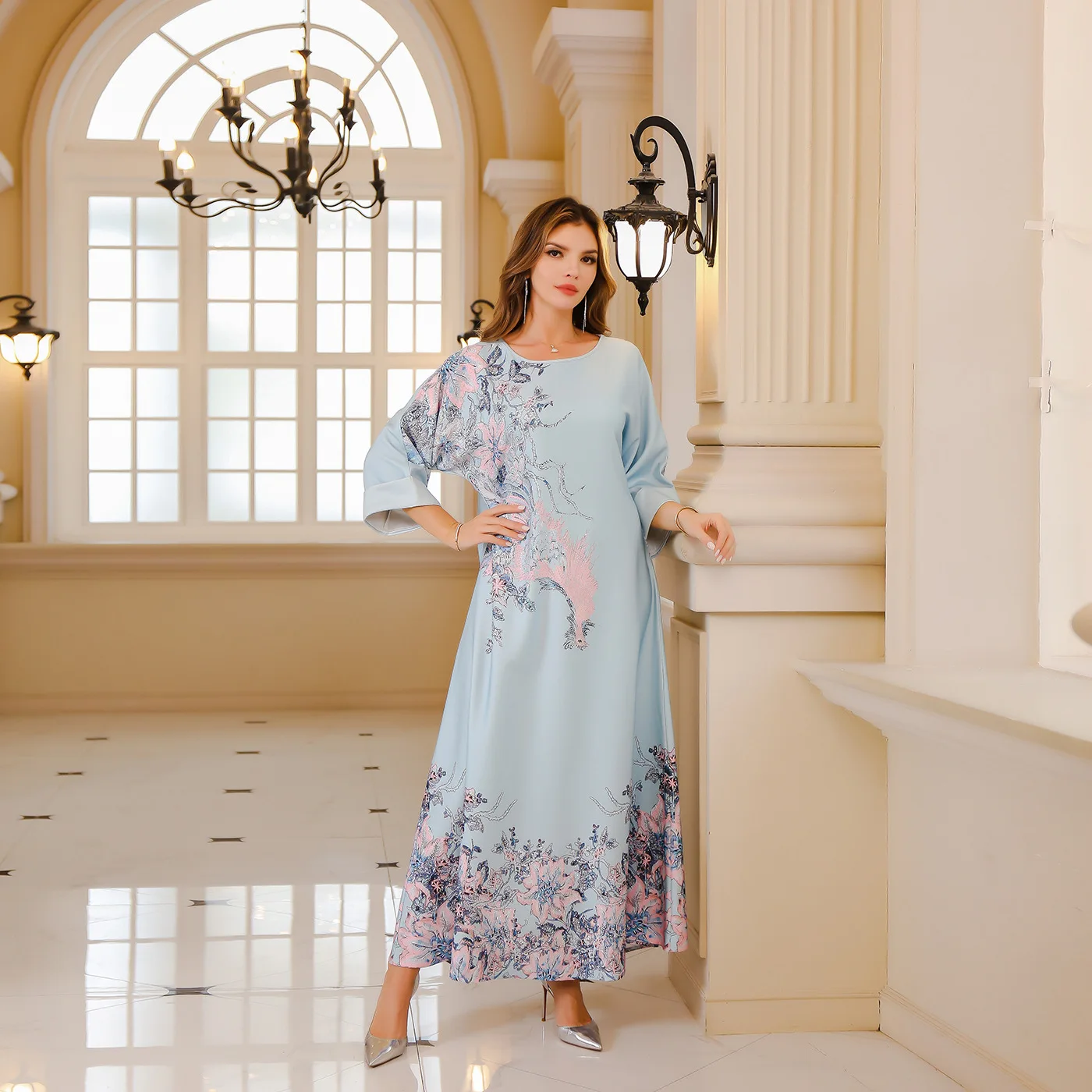Arab Muslim Women's Robe. A Fashionable Round - Neck Dress with Hot - Fixed Rhinestones and Prints From Dubai and Turkey.
Arab Muslim Women's Robe. A Fashionable Round - Neck Dress with Hot - Fixed Rhinestones and Prints From Dubai and Turkey.
