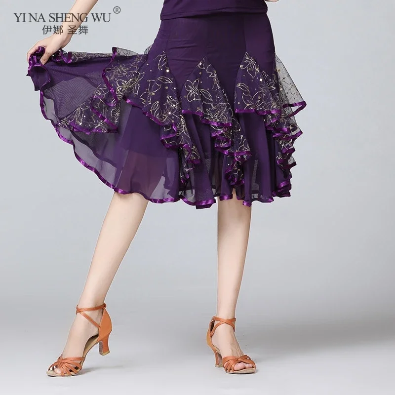 Костюм для танца живота, короткая юбка, бальный женский вальс, современная стандартная танцевальная одежда для танго, танцевальная одежда на 360 градусов
Костюм для танца живота, короткая юбка, бальный женский вальс, современная стандартная танцевальная одежда для танго, танцевальная одежда на 360 градусов