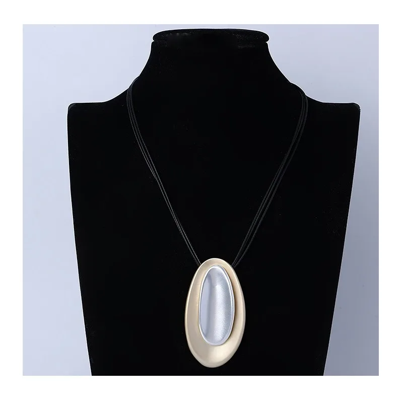 Hot Selling Necklace Ladies Geometric Oval Versatile Metal Scrub Fashion Versatile Necklace Pendant
Hot Selling Necklace Ladies Geometric Oval Versatile Metal Scrub Fashion Versatile Necklace Pendant