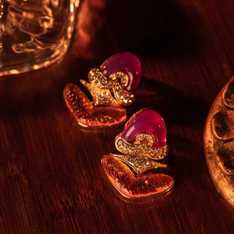 Ancient retro glass love ear stud earrings for women‘s girl party gift jewlry whosale
Ancient retro glass love ear stud earrings for women‘s girl party gift jewlry whosale