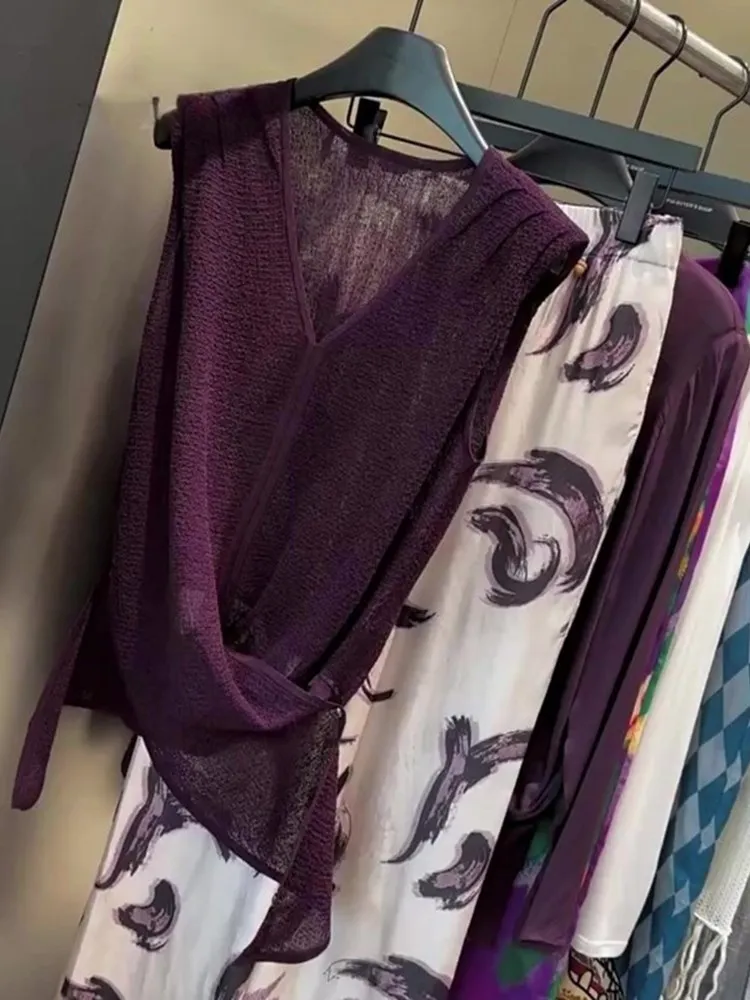 Elegant Vintage Purple Sleeveless Top Women's Summer Design Sensation Thin Transparent Fashionable Versatile High-End Shirt
Elegant Vintage Purple Sleeveless Top Women's Summer Design Sensation Thin Transparent Fashionable Versatile High-End Shirt