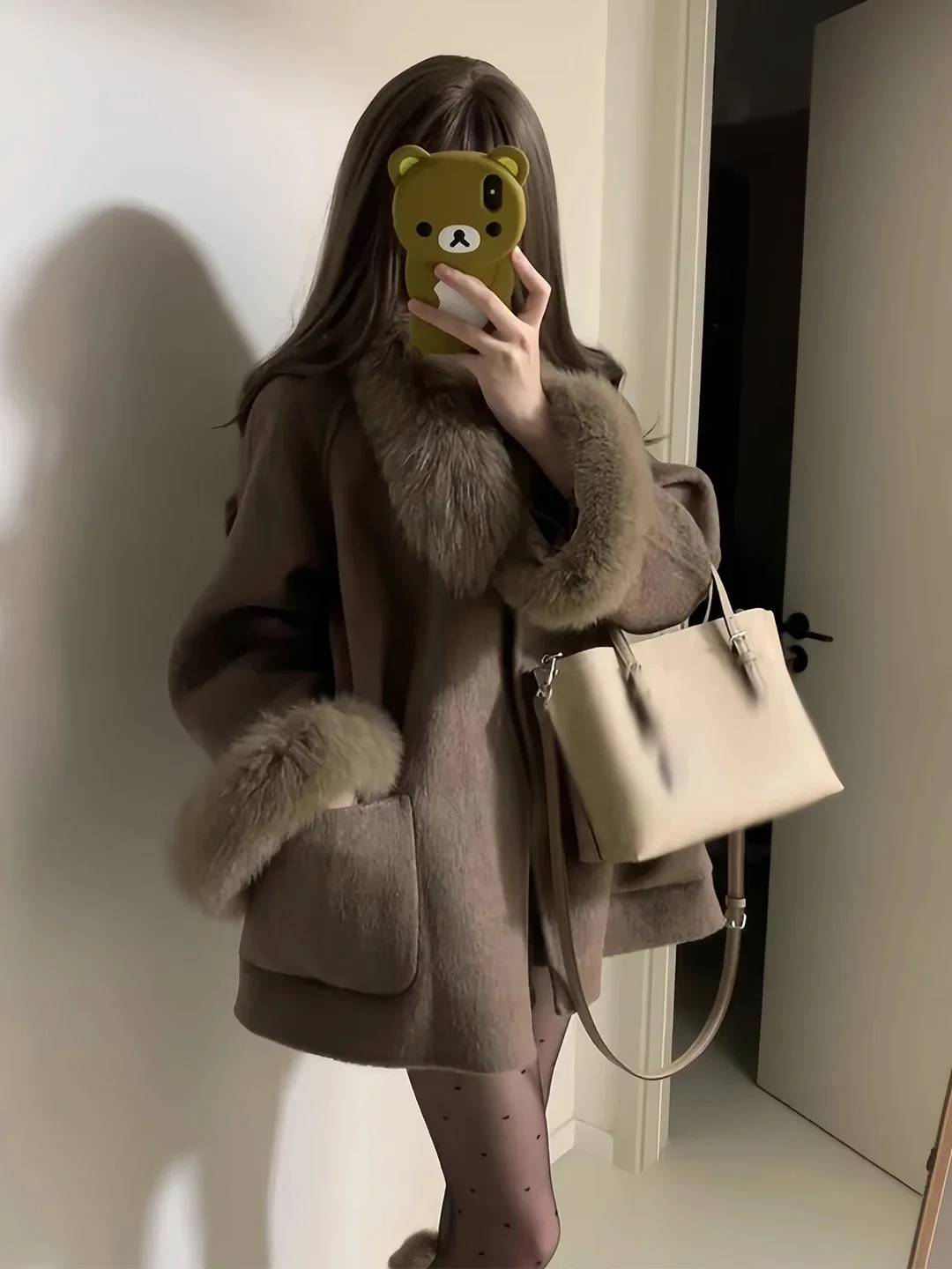 Detachable Fur Collar Woolen Coat Women's Sle Deep Winter Warm Brown Woolen Top Super Beautiful Fur Patchwork Jaet
Detachable Fur Collar Woolen Coat Women's Sle Deep Winter Warm Brown Woolen Top Super Beautiful Fur Patchwork Jaet