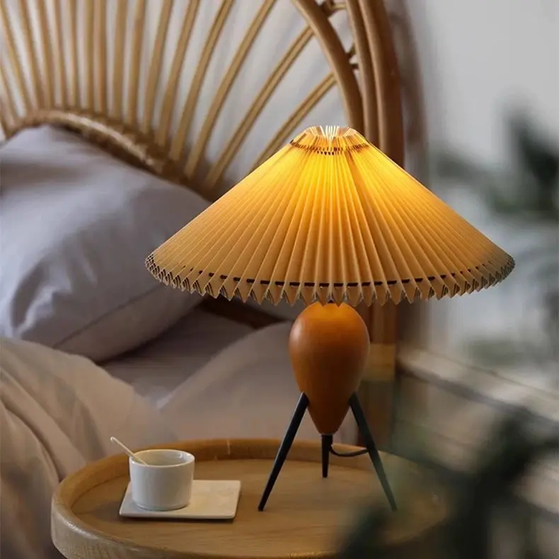 Скандинавская винтажная персонализированная креативная плиссированная настольная лампа для спальни в отеле Баухаус, домашняя прикроватная лампа
Скандинавская винтажная персонализированная креативная плиссированная настольная лампа для спальни в отеле Баухаус, домашняя прикроватная лампа