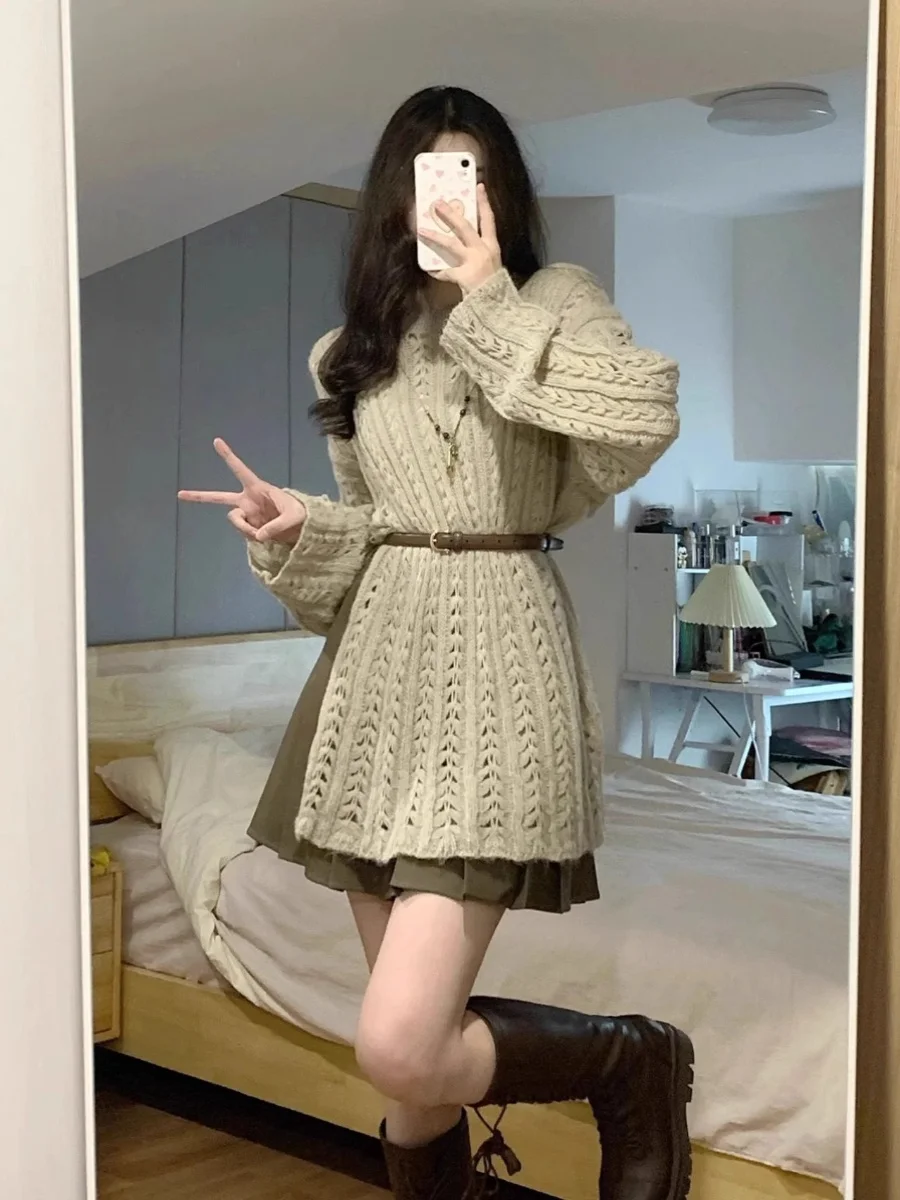 Sli Hollow out Knitted Sweater And Pleated Skirt Set for Women Beautiful Spring Autumn 2025 High End Feeling Two Piece Set
Sli Hollow out Knitted Sweater And Pleated Skirt Set for Women Beautiful Spring Autumn 2025 High End Feeling Two Piece Set