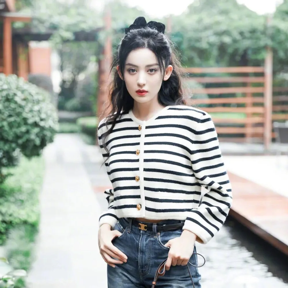 Korean Style O-neck Short stripe Knitted Sweaters Women Autumn Winter Cardigan Fashion Long Sleeve Casual Tops For Women Sweater
Korean Style O-neck Short stripe Knitted Sweaters Women Autumn Winter Cardigan Fashion Long Sleeve Casual Tops For Women Sweater