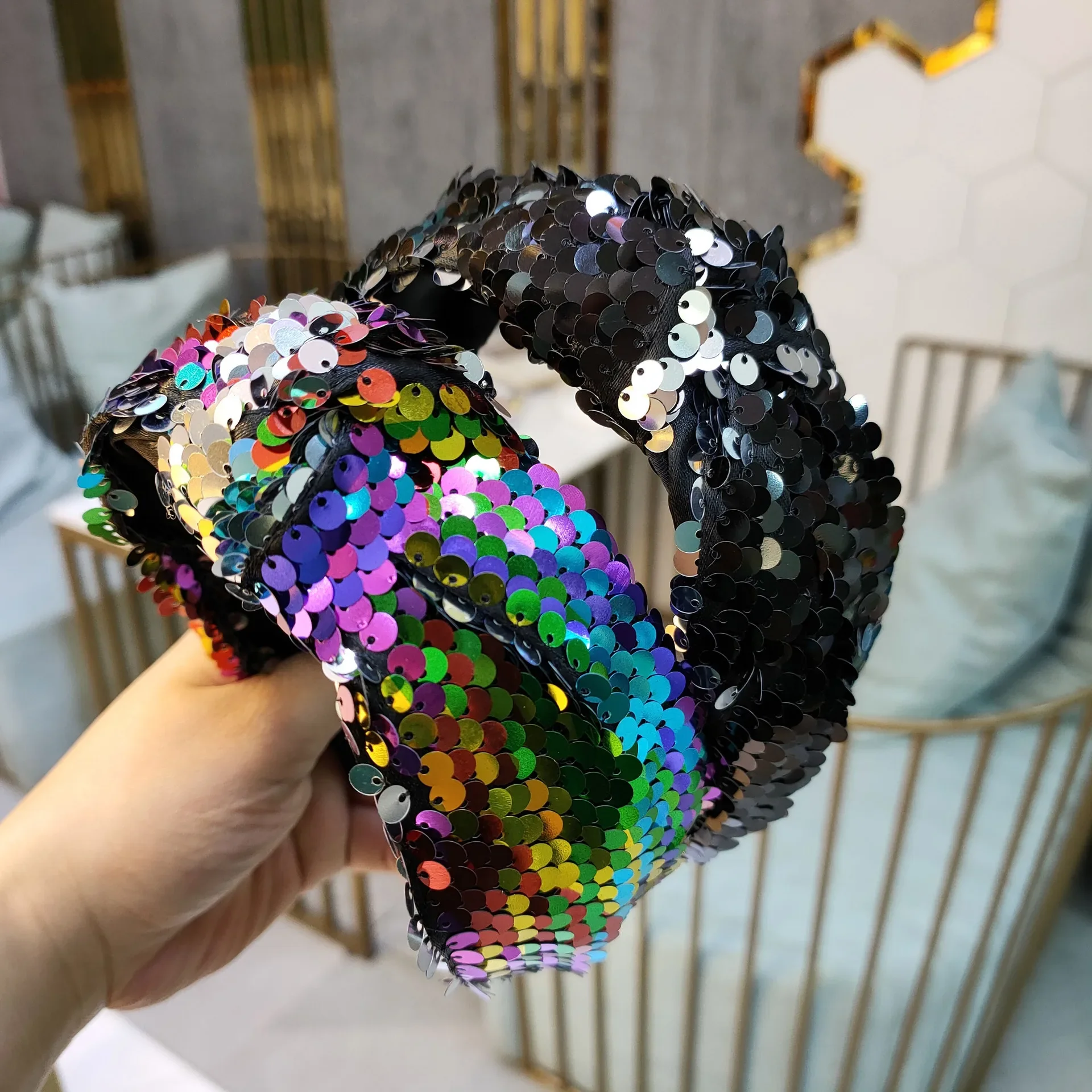 Vintage Knotted Sequined Headband Sparkling Glitter Hair Accessory for Parties Festive Events and Dress Up
Vintage Knotted Sequined Headband Sparkling Glitter Hair Accessory for Parties Festive Events and Dress Up