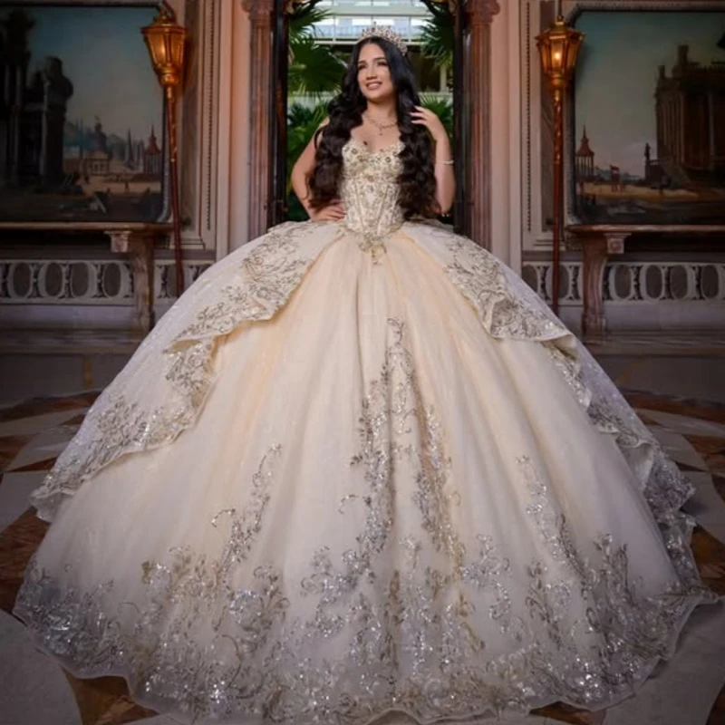 Блестящее платье принцессы цвета шампанского Sweet 16, платье Quinceanera, платья на тонких бретельках, аппликация, кружевные бусины, тюлевое платье для вечеринки, дня рождения
Блестящее платье принцессы цвета шампанского Sweet 16, платье Quinceanera, платья на тонких бретельках, аппликация, кружевные бусины, тюлевое платье для вечеринки, дня рождения