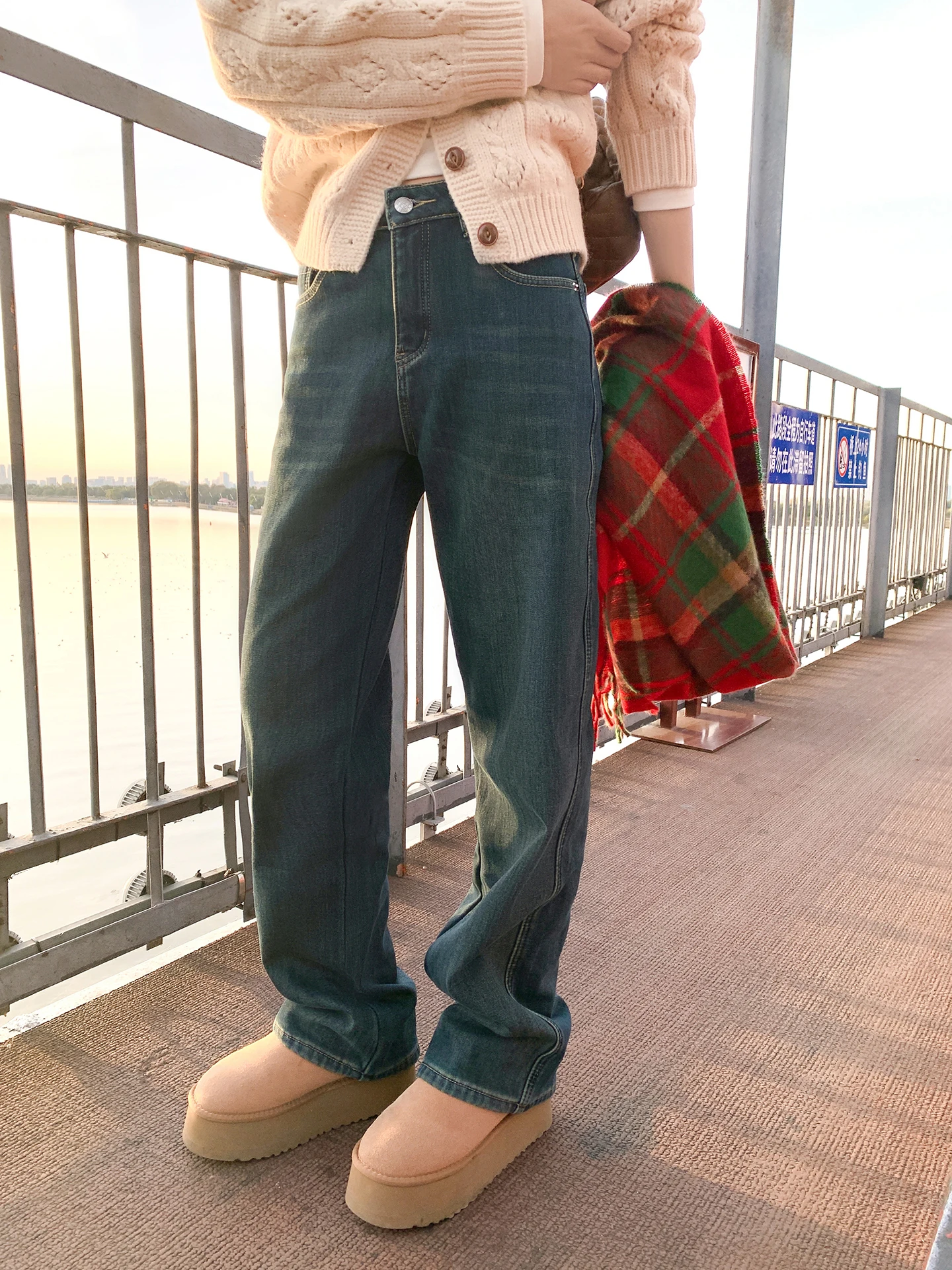 Прямые брюки с высокой талией Fce Lined Thiened, широкие джинсы в стиле ретро, женские осенне-зимние новые модные облегающие джинсовые брюки
Прямые брюки с высокой талией Fce Lined Thiened, широкие джинсы в стиле ретро, женские осенне-зимние новые модные облегающие джинсовые брюки