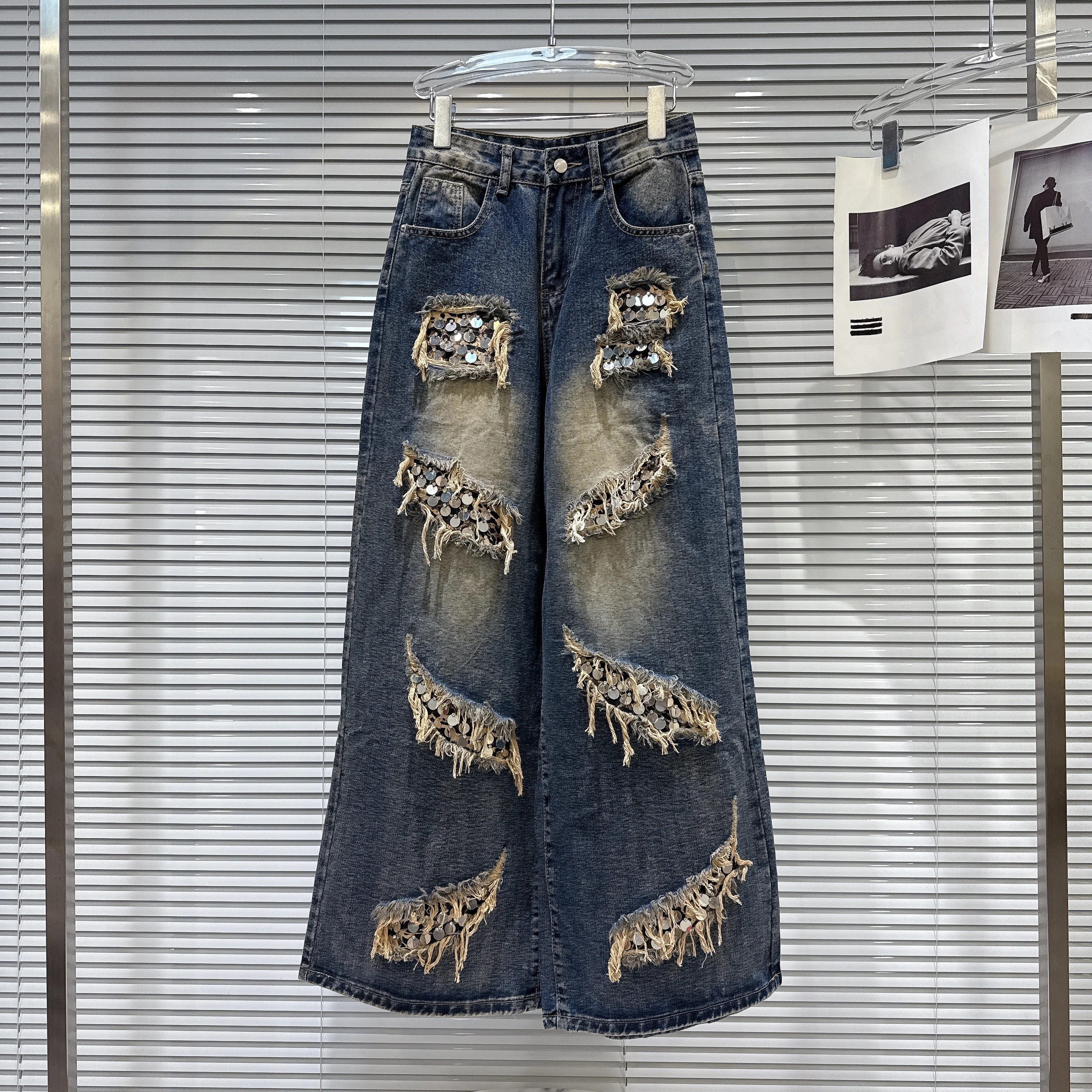 2025 Autumn New Arrival: American Street Style Wide-Leg Jeans with Sequins, Beads & Distressed Washed Vintage Finish
2025 Autumn New Arrival: American Street Style Wide-Leg Jeans with Sequins, Beads & Distressed Washed Vintage Finish