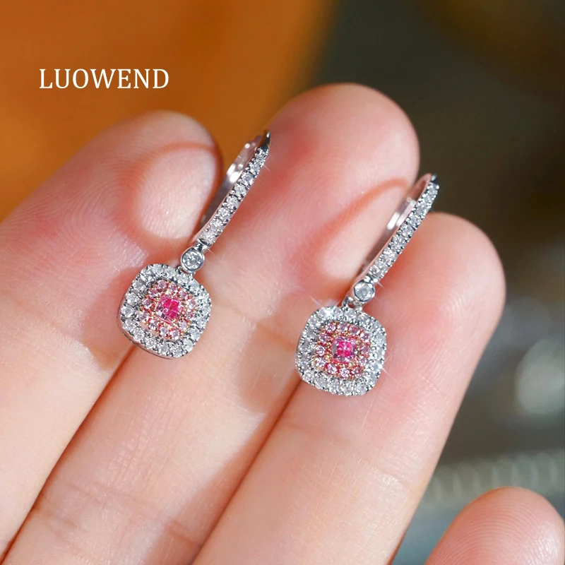 LUOWEND 100% 18K White Gold Earrings Fashion Square Shape Real Natural Pink Diamond Hoop Earrings for Women High Party Jewelry
LUOWEND 100% 18K White Gold Earrings Fashion Square Shape Real Natural Pink Diamond Hoop Earrings for Women High Party Jewelry