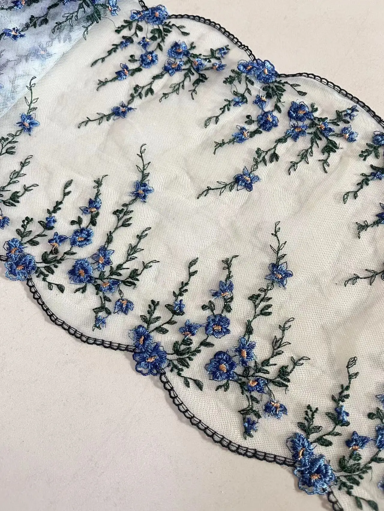 20Yards 23cm wide Sapphire Purple Embroidery Lace Trimmings Dress Accessories Lace Fabric Sewing Crafts Doll Material
20Yards 23cm wide Sapphire Purple Embroidery Lace Trimmings Dress Accessories Lace Fabric Sewing Crafts Doll Material