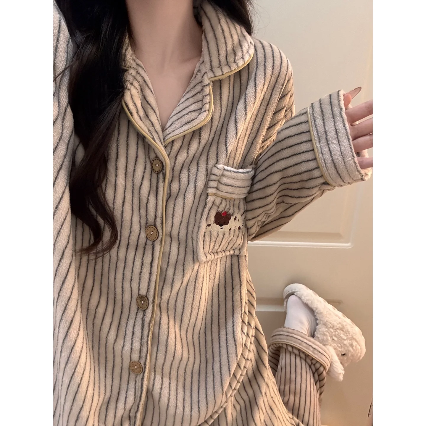 Korean Style Simple INS Striped Sleepwear Women's Spring Autumn Cute Print Warm Coral Fleece Home Clothes Set Long Sleeve
Korean Style Simple INS Striped Sleepwear Women's Spring Autumn Cute Print Warm Coral Fleece Home Clothes Set Long Sleeve