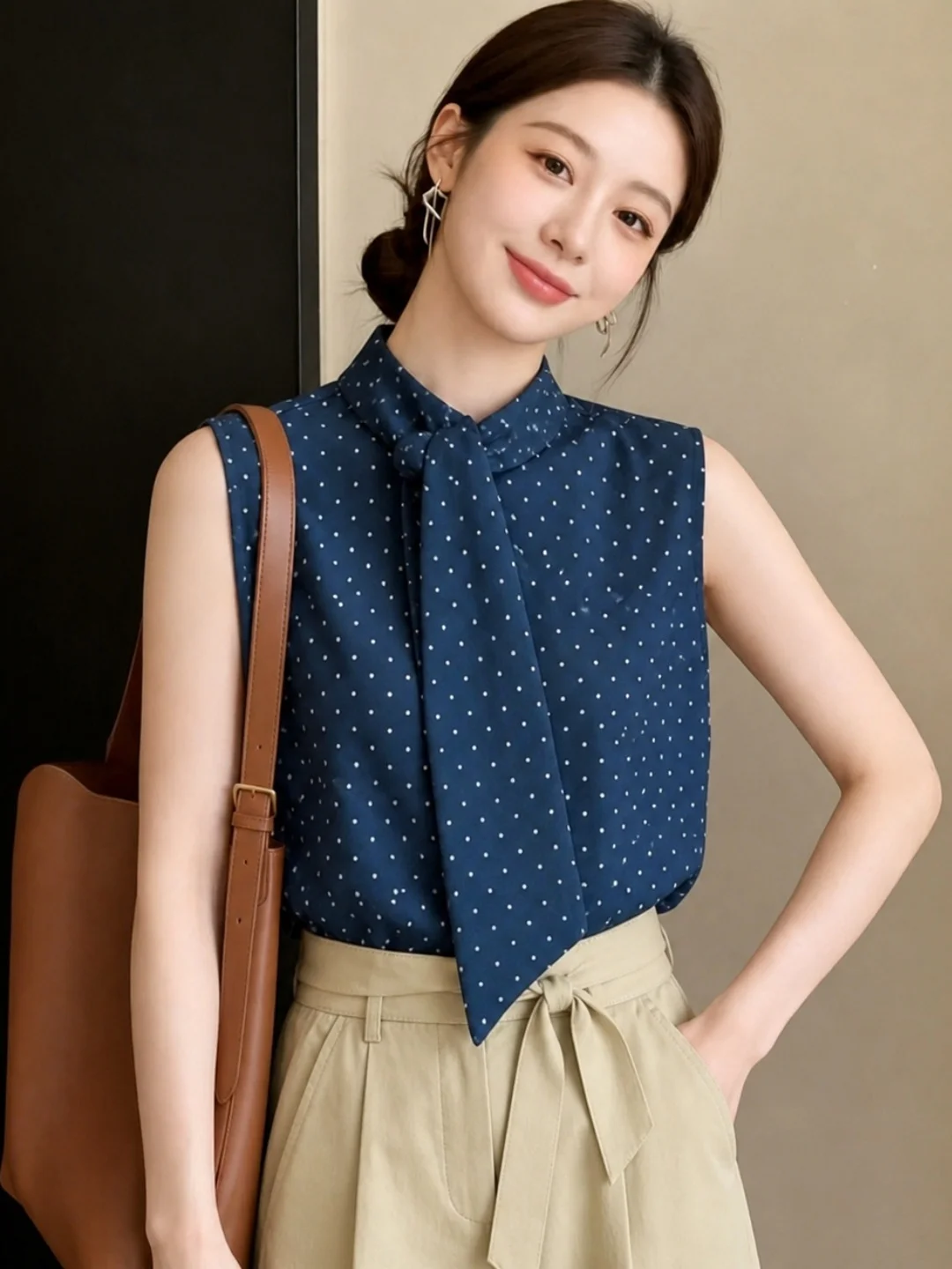 Summer 2026 Polka Dot Slim Fit Shirt Versatile Sleeveless Elegant Style Commute Korean Version Straight Cut Silk Top
Summer 2026 Polka Dot Slim Fit Shirt Versatile Sleeveless Elegant Style Commute Korean Version Straight Cut Silk Top