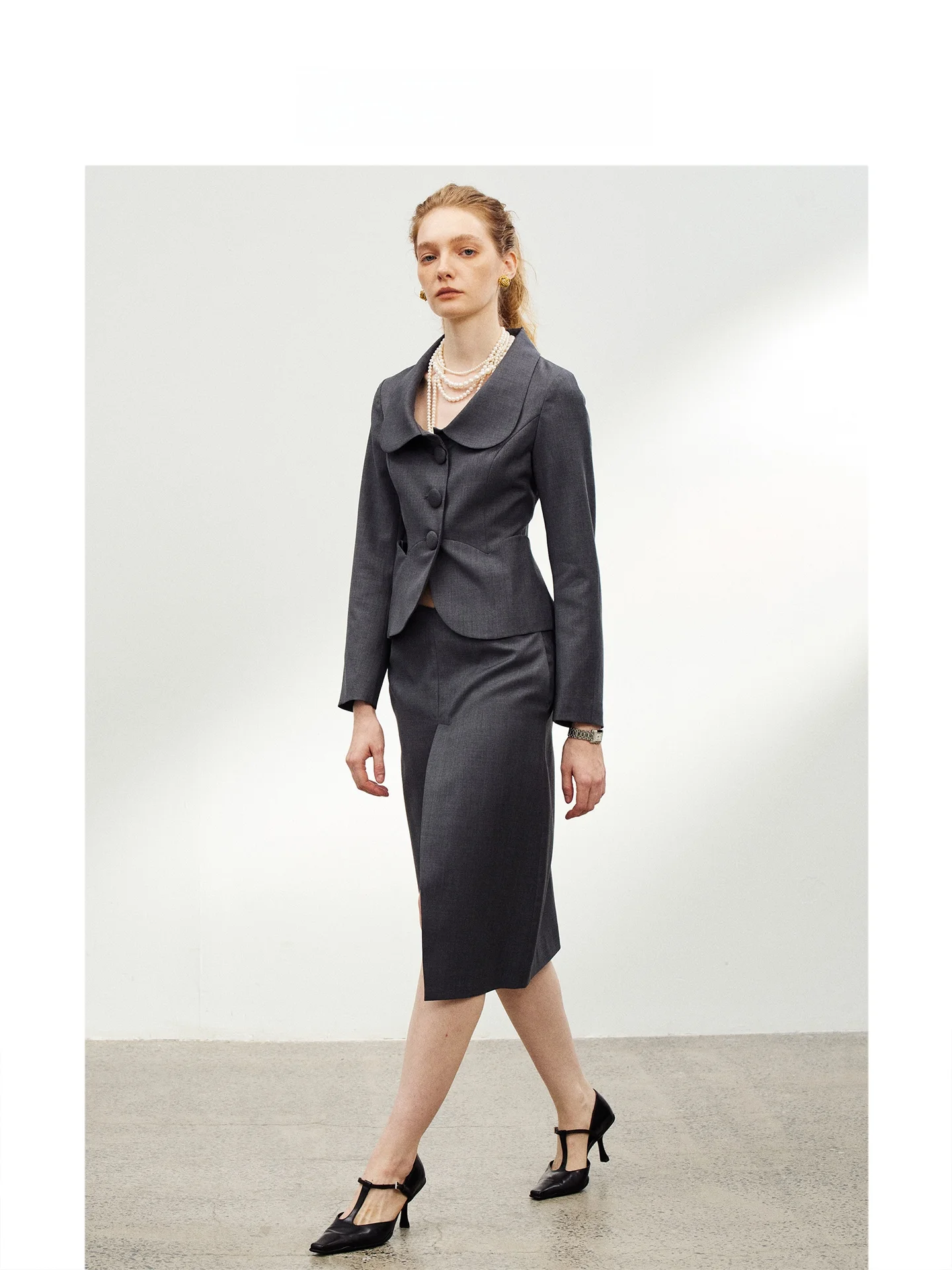 Havehas Gentle Rebel Fine Spun шерсть в стиле ретро, классический костюм с воротником и джерси, юбка с разрезом, женская мода, осень 2025 г.
Havehas Gentle Rebel Fine Spun шерсть в стиле ретро, классический костюм с воротником и джерси, юбка с разрезом, женская мода, осень 2025 г.