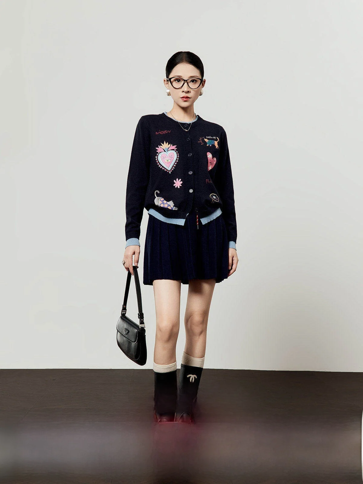 Симметричный шерстяной свитер с принтом королевского синего цвета для женщин, весна 2026, новинка, открытый кардиган, обеспечивающий тепло и комфорт.
Симметричный шерстяной свитер с принтом королевского синего цвета для женщин, весна 2026, новинка, открытый кардиган, обеспечивающий тепло и комфорт.