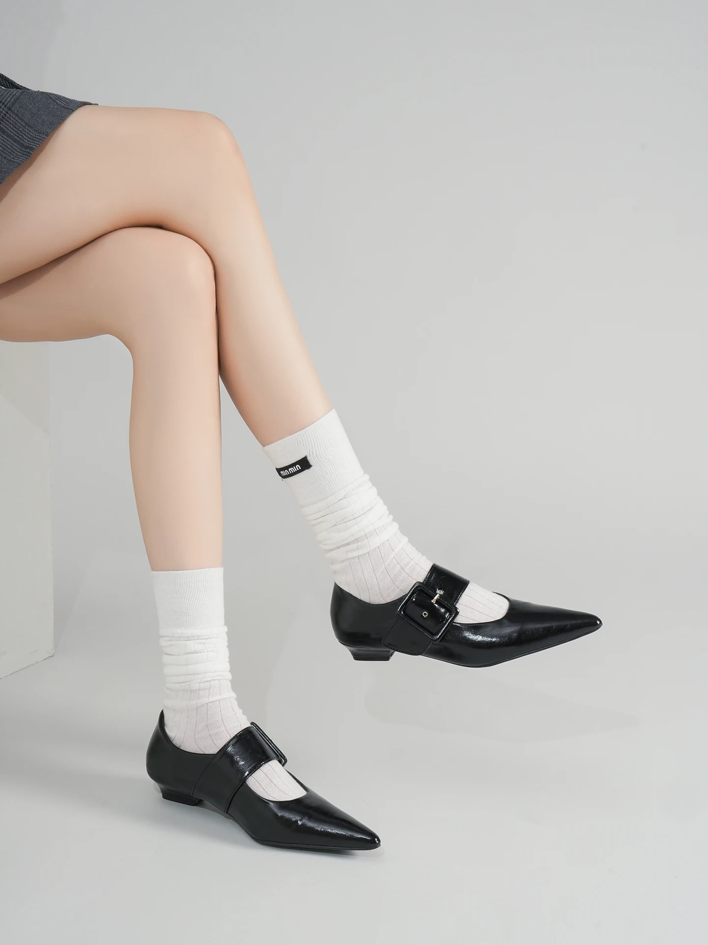 Lin Xiangwan Retro Style Soft Leather Pointed Toe Mary Jane Shoes Women's Slope Heel Single Shoes Metal Buckle Fashionable Flats
Lin Xiangwan Retro Style Soft Leather Pointed Toe Mary Jane Shoes Women's Slope Heel Single Shoes Metal Buckle Fashionable Flats