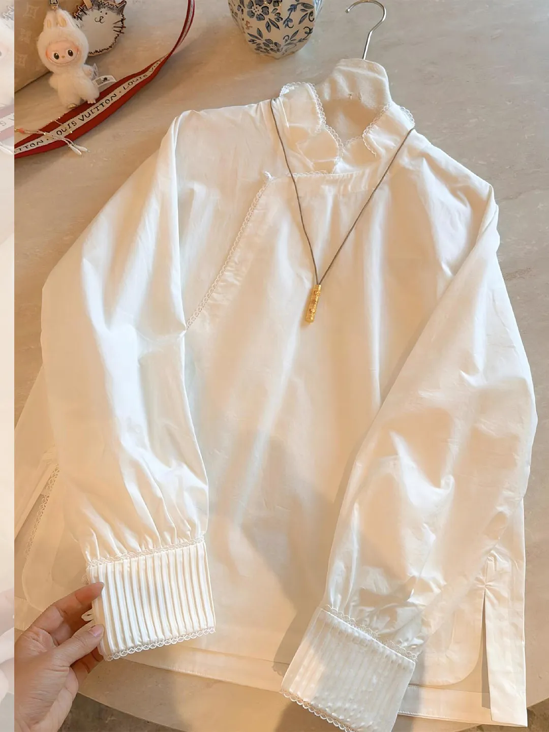 New Chinese Style White Stand Collar Shirt Women's Spring New Unique Beautiful Young Version National Style Top Loose Fit Lon...
New Chinese Style White Stand Collar Shirt Women's Spring New Unique Beautiful Young Version National Style Top Loose Fit Lon...