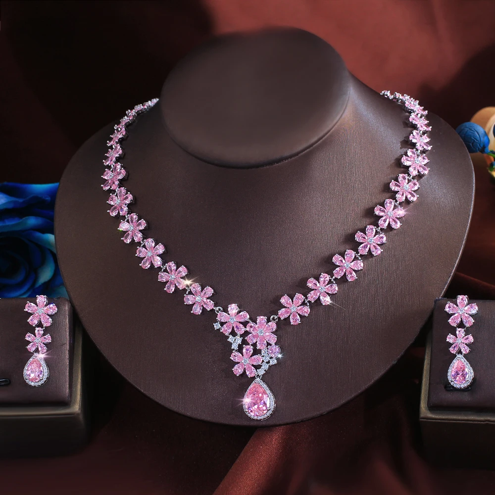 Элегантный комплект украшений ThreeGraces с блестящими розовыми циркониями: колье и серьги в форме цветка для женщин, свадебный, вечерний, праздничный, T1201
Элегантный комплект украшений ThreeGraces с блестящими розовыми циркониями: колье и серьги в форме цветка для женщин, свадебный, вечерний, праздничный, T1201
