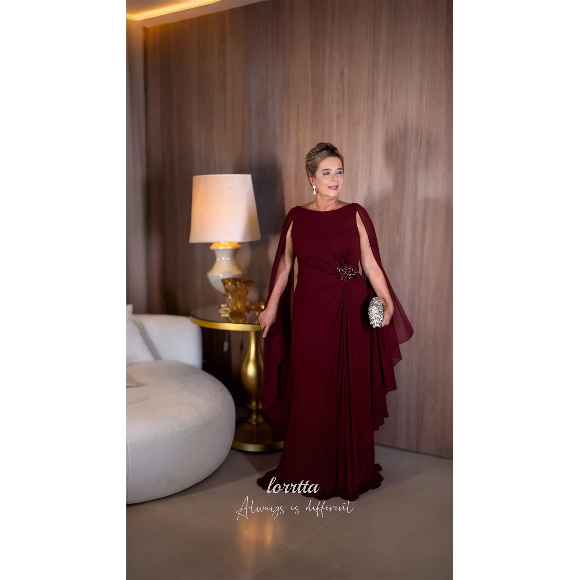 Lorrtta Chiffon Boat Neck Burgundy A-Line Evening Dress 2026 Prom Dress Draped Elegant Luxury Customized Robes de Soirée
Lorrtta Chiffon Boat Neck Burgundy A-Line Evening Dress 2026 Prom Dress Draped Elegant Luxury Customized Robes de Soirée