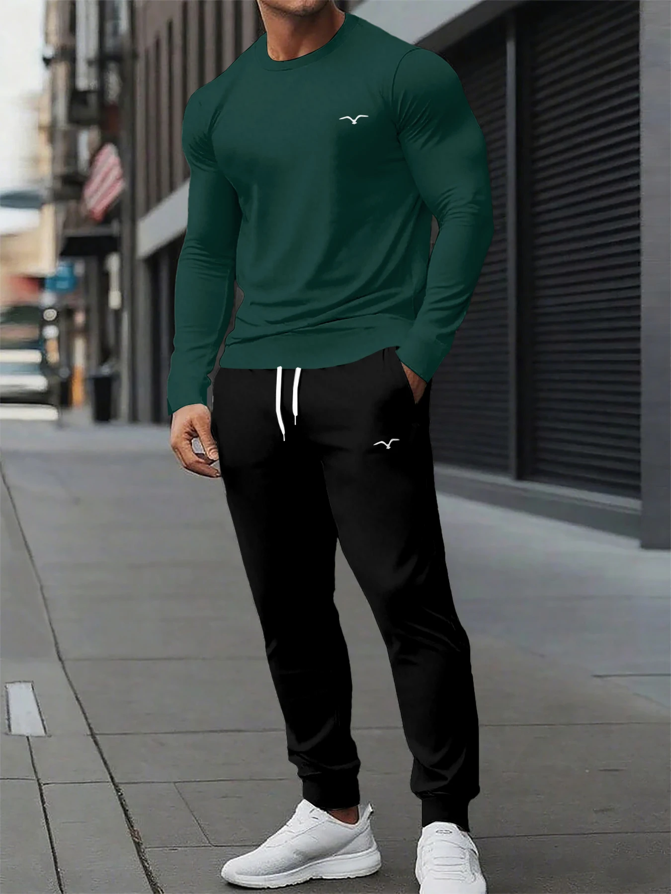 The new men's round-neck sweatshirt set for Spring and Autumn features street fashion comfort and gradient printing
The new men's round-neck sweatshirt set for Spring and Autumn features street fashion comfort and gradient printing