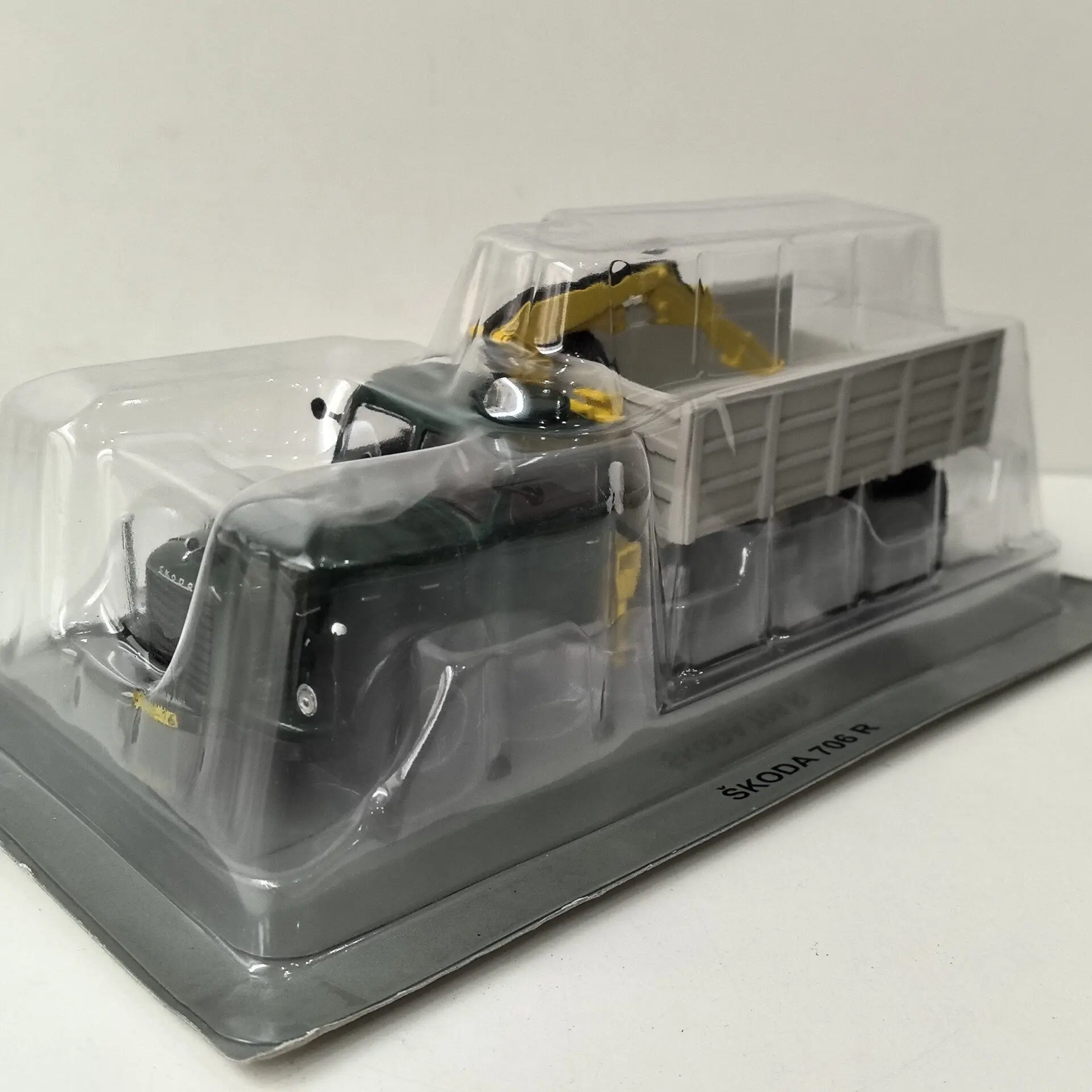 Diecast IXO 1/43 Scale SKODA 706 R Front Alloy Car Plastic 61 Alloy Car Model
Diecast IXO 1/43 Scale SKODA 706 R Front Alloy Car Plastic 61 Alloy Car Model