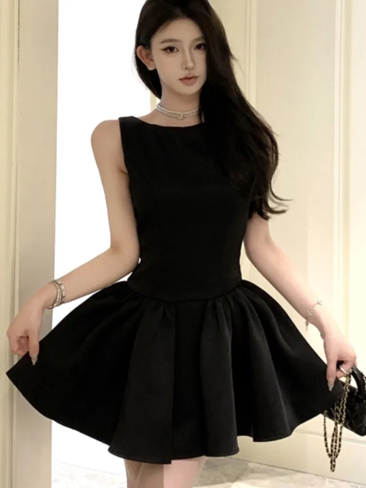 French Sweet Black Backless Mini Dresses Sexy Chic Sleeveless Evening Party Dress High Waist Pleated A-Line Short Vestidos Gown
French Sweet Black Backless Mini Dresses Sexy Chic Sleeveless Evening Party Dress High Waist Pleated A-Line Short Vestidos Gown