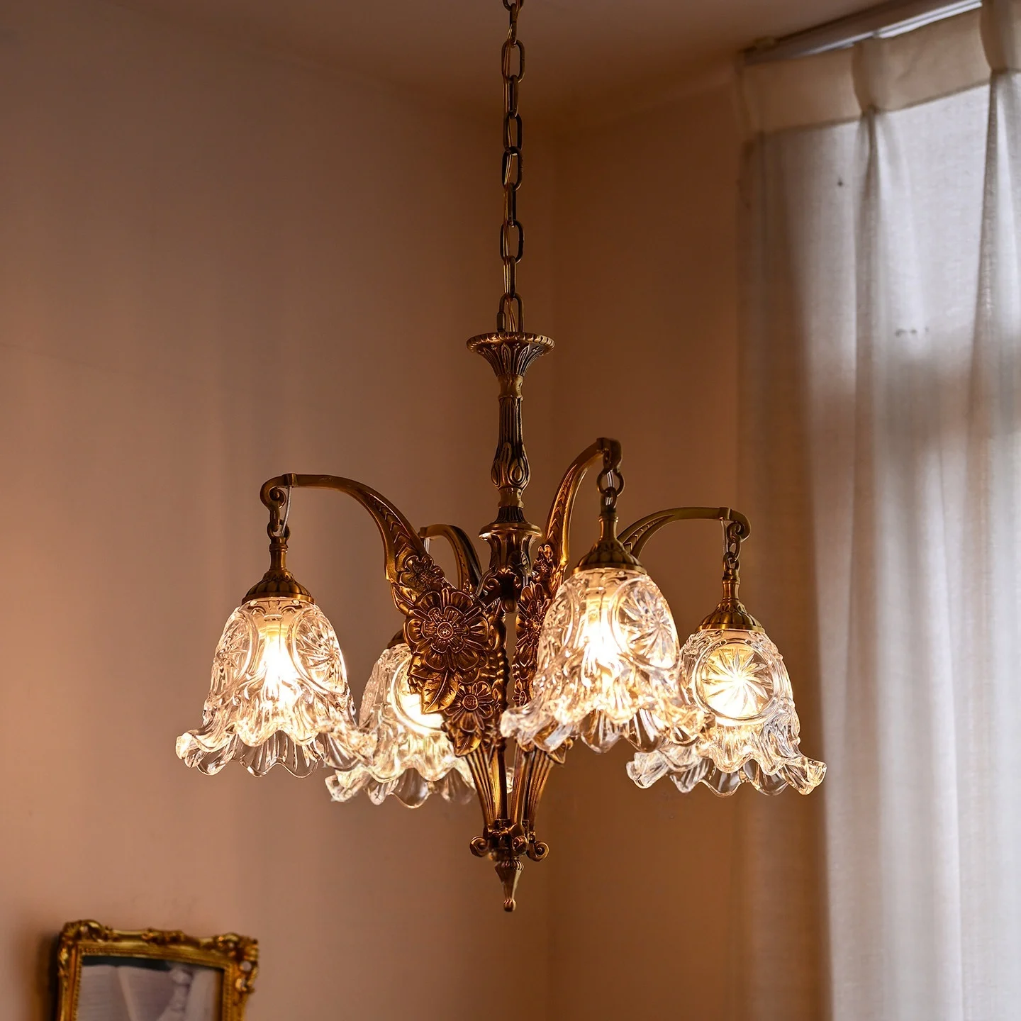 Подвесной светильник-люстра MZISOSOD в стиле французского ретро, полностью медный, со стеклянными элементами в форме цветочных бутонов, для фойе, столовой, спальни, прихожей, входной зоны
Подвесной светильник-люстра MZISOSOD в стиле французского ретро, полностью медный, со стеклянными элементами в форме цветочных бутонов, для фойе, столовой, спальни, прихожей, входной зоны