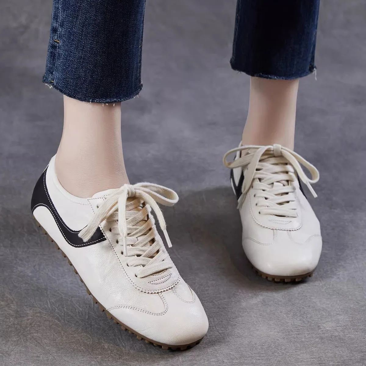 Women's Retro Versatile Leather Dequn Shoes Spring Fashion Casual Sneakers Breathable Anti-slip Wear-resistant Low Top
Women's Retro Versatile Leather Dequn Shoes Spring Fashion Casual Sneakers Breathable Anti-slip Wear-resistant Low Top
