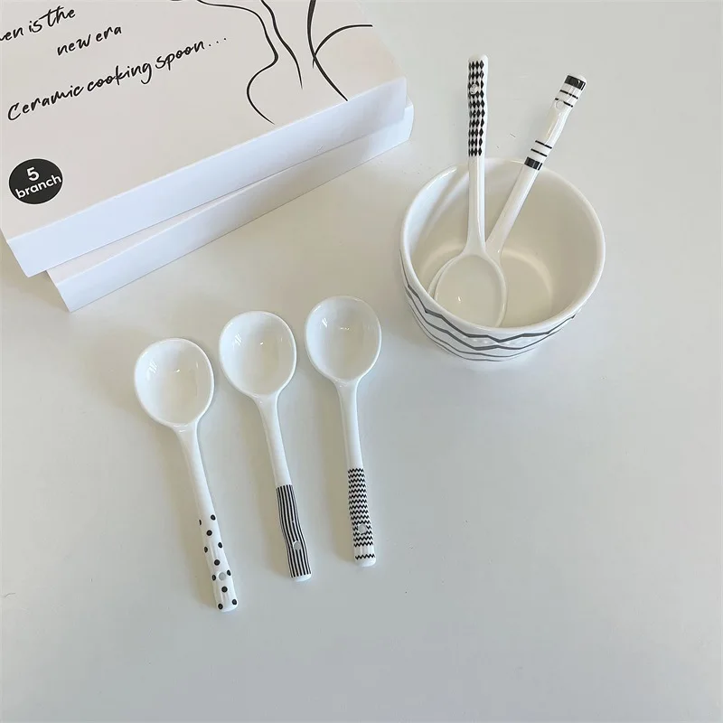 керамическая ложка в стиле ins, высокая эстетичная цена, посуда в стиле Хепберн, длинная ручка, креативная ложка для перемешивания десертов
керамическая ложка в стиле ins, высокая эстетичная цена, посуда в стиле Хепберн, длинная ручка, креативная ложка для перемешивания десертов