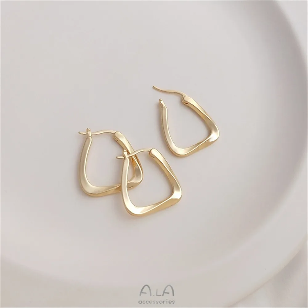 14K gold plated geometric twisted metal triangle earrings Women's luxury pendant small earring premium sense earrings
14K gold plated geometric twisted metal triangle earrings Women's luxury pendant small earring premium sense earrings