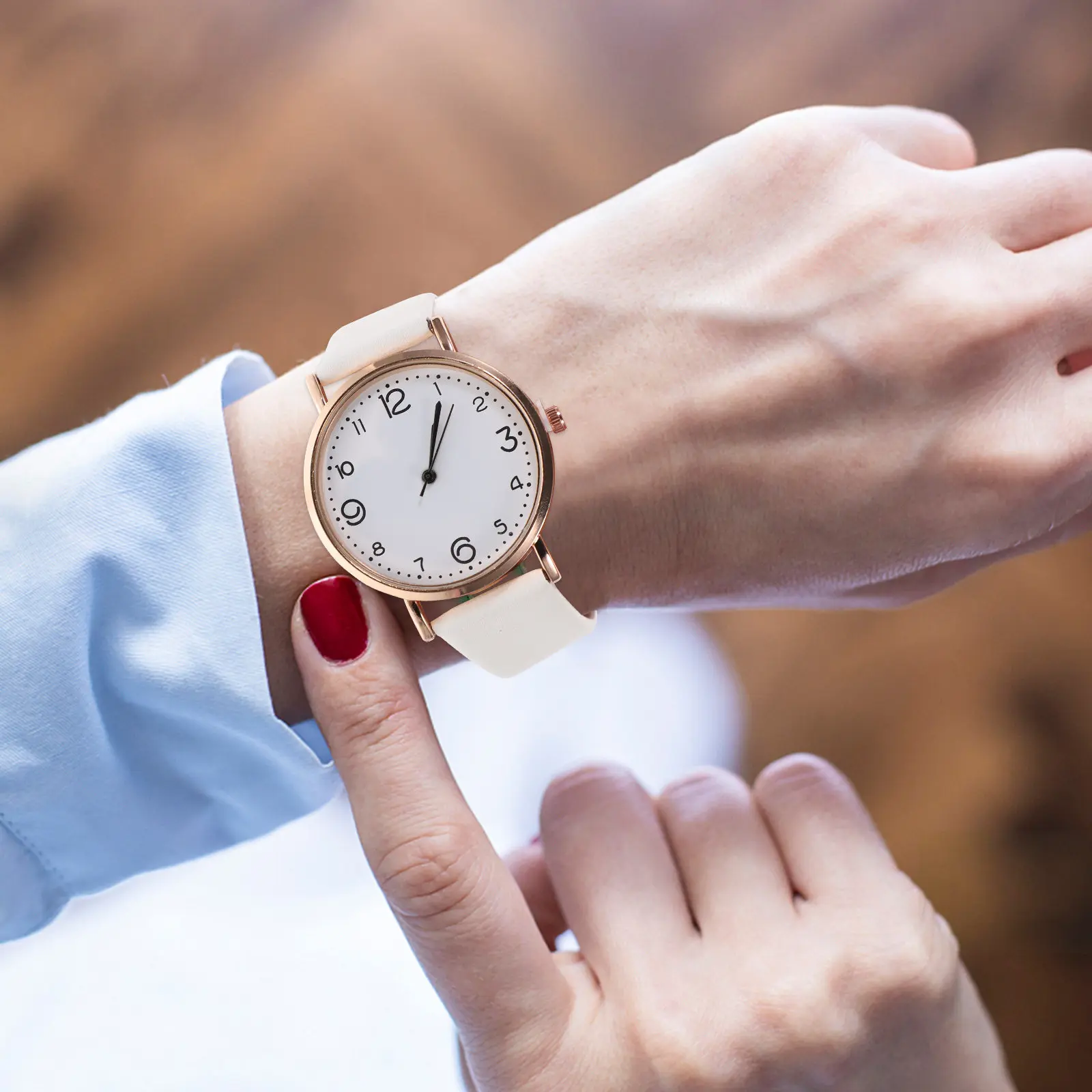 Женские часы, модные, простые, повседневные, классические, деловые, наручные, удобные, легкие, с ремешком из искусственной кожи, точное время
Женские часы, модные, простые, повседневные, классические, деловые, наручные, удобные, легкие, с ремешком из искусственной кожи, точное время