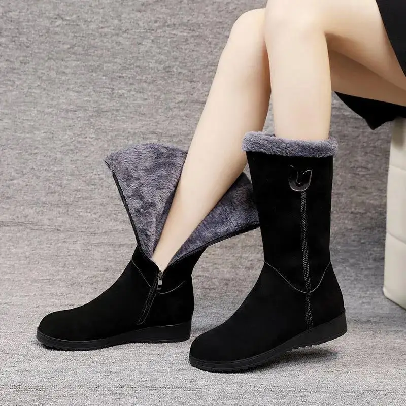 Autumn/ Winter Comfortable Thickened Velvet Snow Boots 2025 European /American Non-slip and Wear-resistant Women's Shoes
Autumn/ Winter Comfortable Thickened Velvet Snow Boots 2025 European /American Non-slip and Wear-resistant Women's Shoes