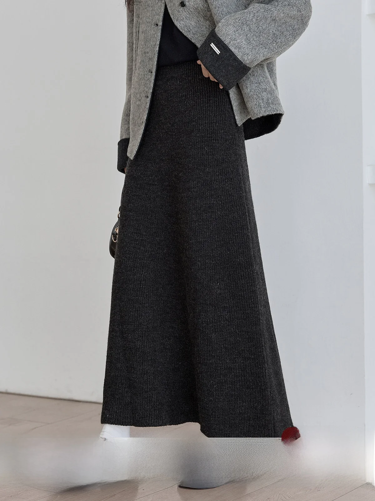 Deep Grey Knitted High Waist A-Line Skirt Women's Fashion Commute Style Versatile Casual High Waist Knitted Midi Skirt
Deep Grey Knitted High Waist A-Line Skirt Women's Fashion Commute Style Versatile Casual High Waist Knitted Midi Skirt
