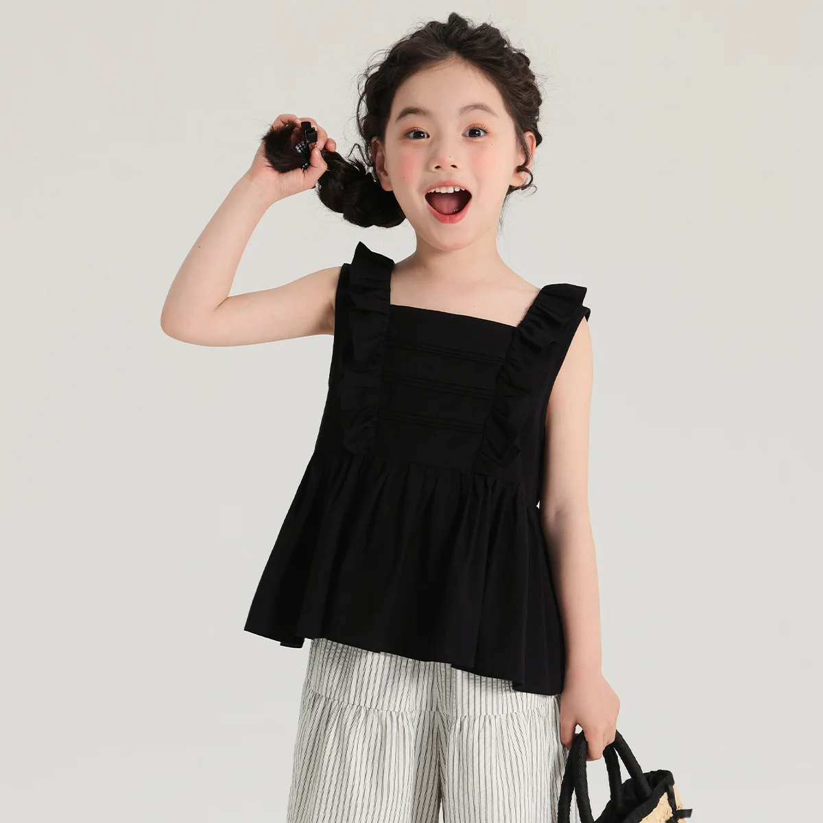 Girls T-shirt Children 2024 New Spring and Summer Black Top Clothes Simple Casual Style All-match T-shirt Korean Simple Style
Girls T-shirt Children 2024 New Spring and Summer Black Top Clothes Simple Casual Style All-match T-shirt Korean Simple Style