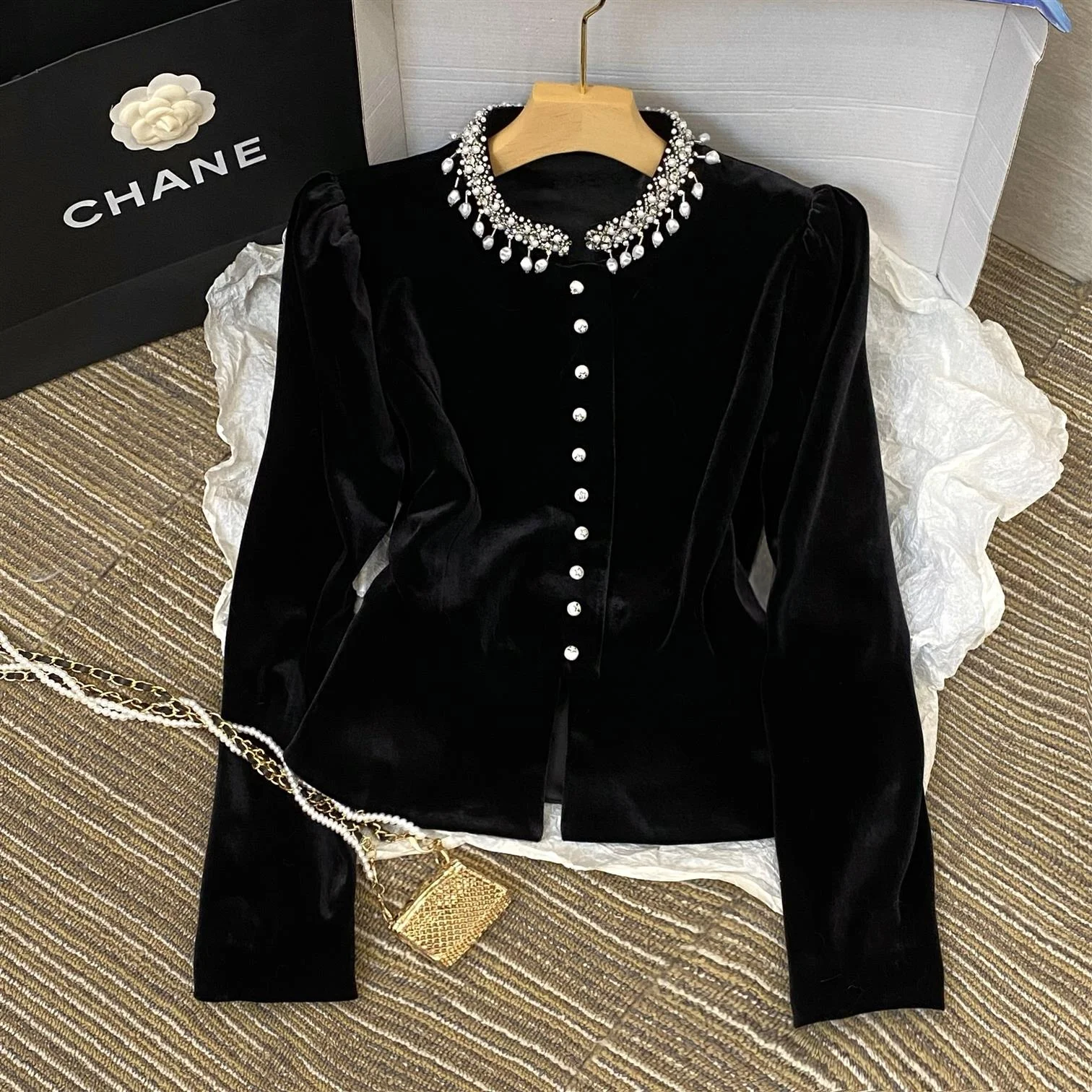 Hebe Style Velvet Suit Jacket Women's Autumn Winter round Neck Embellished with Beads And Diamonds Fashionable And Elegant
Hebe Style Velvet Suit Jacket Women's Autumn Winter round Neck Embellished with Beads And Diamonds Fashionable And Elegant