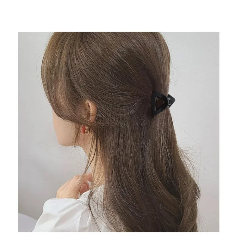 Small Triangle Frosted Hair Claws Simple Geometry Shark Clips Hairpin Barrette For Women Girls Fashion Hair Accessories Headwear
Small Triangle Frosted Hair Claws Simple Geometry Shark Clips Hairpin Barrette For Women Girls Fashion Hair Accessories Headwear