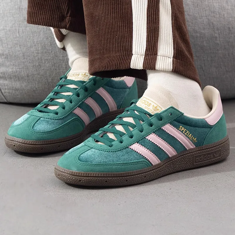 Женская обувь Adidas Clover, весна 2021, новые туфли в стиле ретро, удобная легкая спортивная повседневная обувь для повседневных поездок на работу, JI2648
Женская обувь Adidas Clover, весна 2021, новые туфли в стиле ретро, удобная легкая спортивная повседневная обувь для повседневных поездок на работу, JI2648