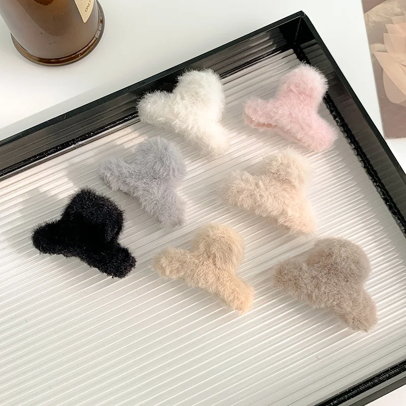 Plush Small Hair Clip Temperament Female Claw Clip With High Ponytail Grip Clip Fashion Hairpin Hair Accessories
Plush Small Hair Clip Temperament Female Claw Clip With High Ponytail Grip Clip Fashion Hairpin Hair Accessories