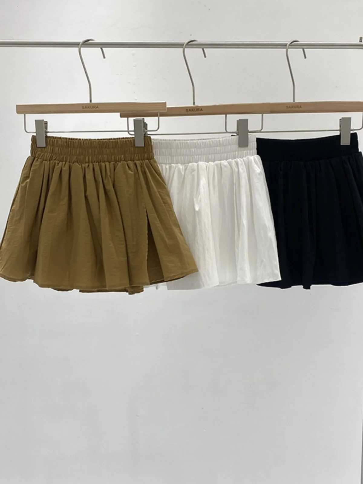 Юбка А-силуэта для полных женщин, с завышенной талией, стройнящая, средней длины, непрозрачная, для прогулок, летняя новинка
Юбка А-силуэта для полных женщин, с завышенной талией, стройнящая, средней длины, непрозрачная, для прогулок, летняя новинка