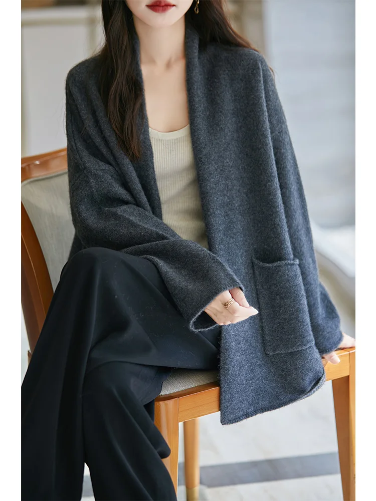 Ladies' Thiened Woolen Cardigan Loose Fit V-Ne Knitted Sweater Autumn Winter Outerwear Comfortable Soft Camere Coat
Ladies' Thiened Woolen Cardigan Loose Fit V-Ne Knitted Sweater Autumn Winter Outerwear Comfortable Soft Camere Coat