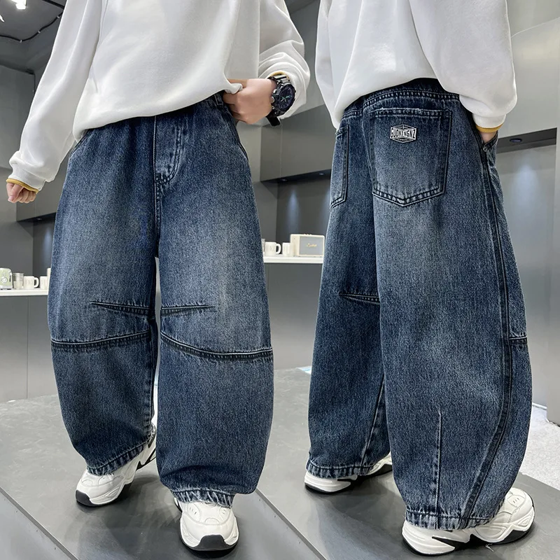 Детская одежда, модные повседневные джинсы, осень 2023, новые корейские стильные красивые универсальные винтажные джинсы для мальчиков
Детская одежда, модные повседневные джинсы, осень 2023, новые корейские стильные красивые универсальные винтажные джинсы для мальчиков